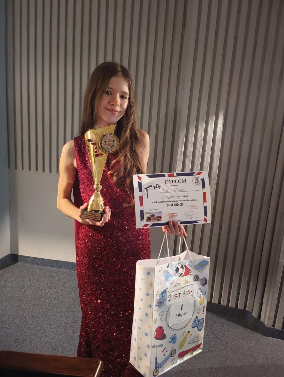 Zdjęcie w galerii na portalu naszwodzislaw.com: Sukces mieszkanki Połomi w Powiatowym Festiwalu Piosenki Angielskiej wiadomości z regionu
