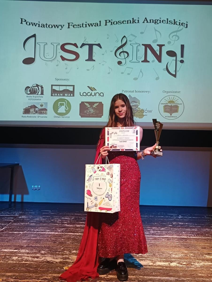 Zdjęcie w galerii na portalu naszwodzislaw.com: Sukces mieszkanki Połomi w Powiatowym Festiwalu Piosenki Angielskiej wiadomości z regionu