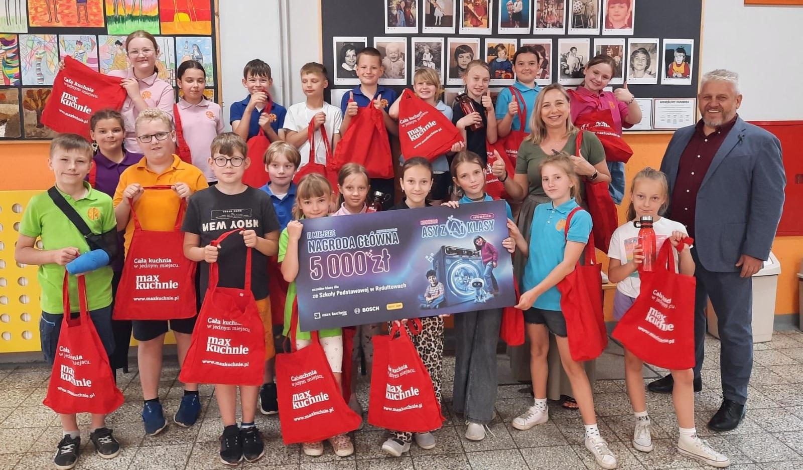 Zdjęcie w galerii na portalu naszwodzislaw.com: Asy z AI-Klasy. Uczniowie z Rydułtów na podium wiadomości z regionu