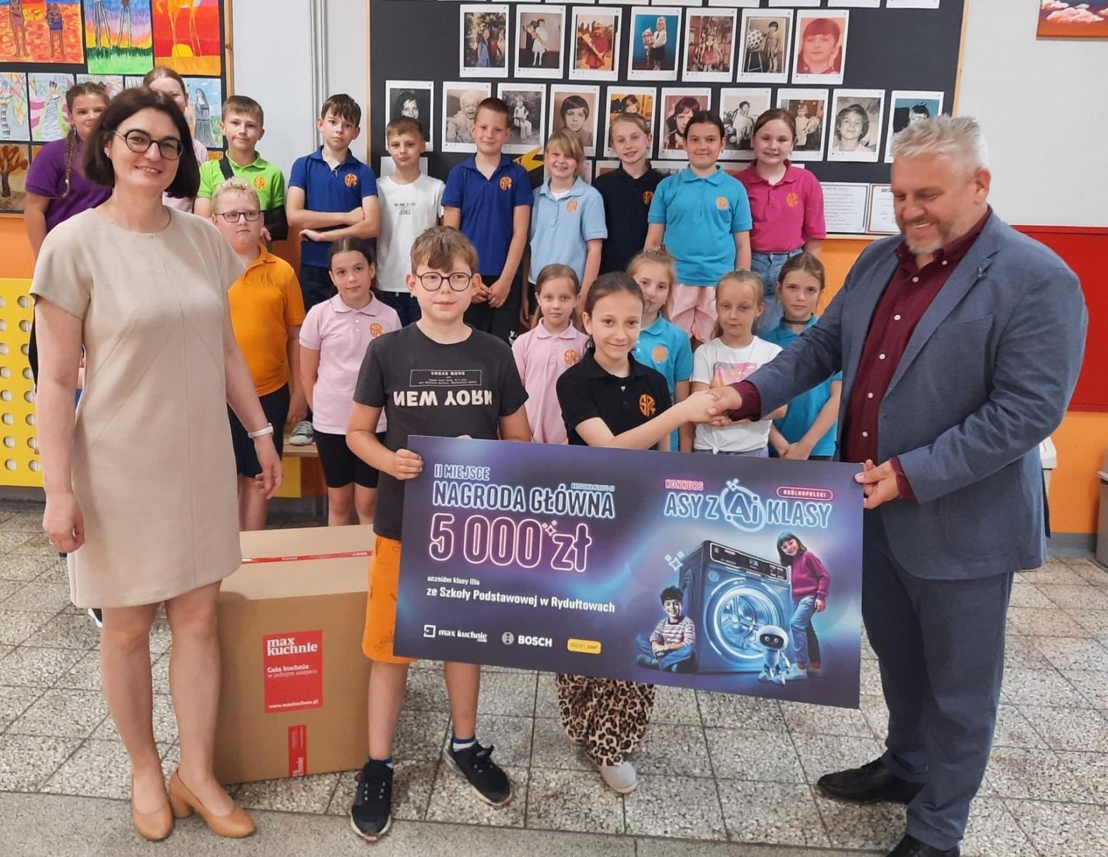 Zdjęcie w galerii na portalu naszwodzislaw.com: Asy z AI-Klasy. Uczniowie z Rydułtów na podium wiadomości z regionu