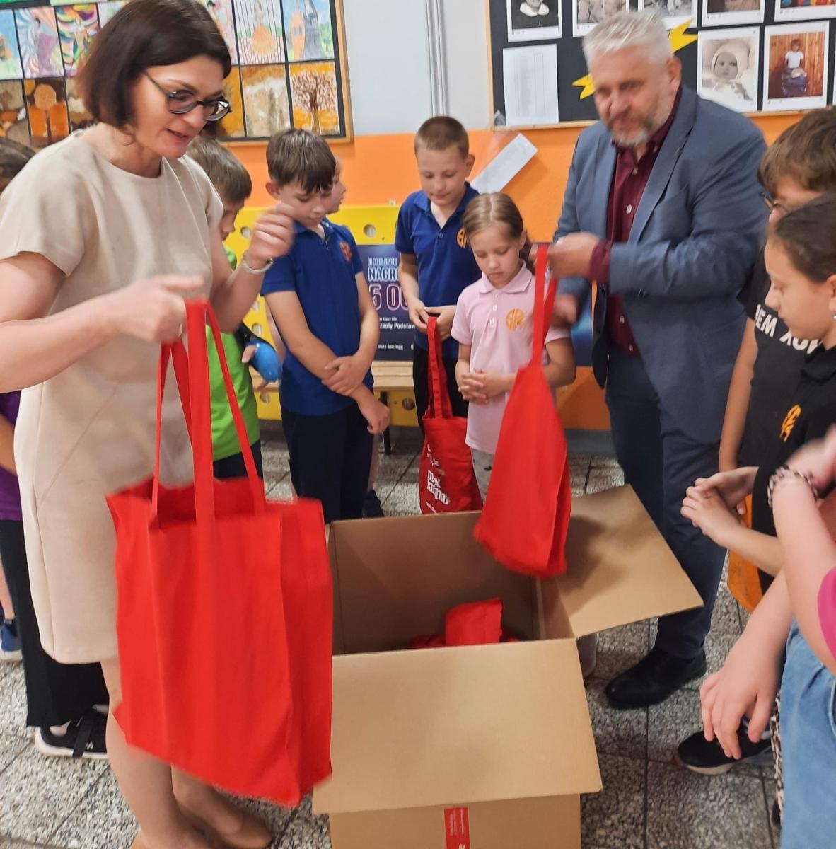 Zdjęcie w galerii na portalu naszwodzislaw.com: Asy z AI-Klasy. Uczniowie z Rydułtów na podium wiadomości z regionu