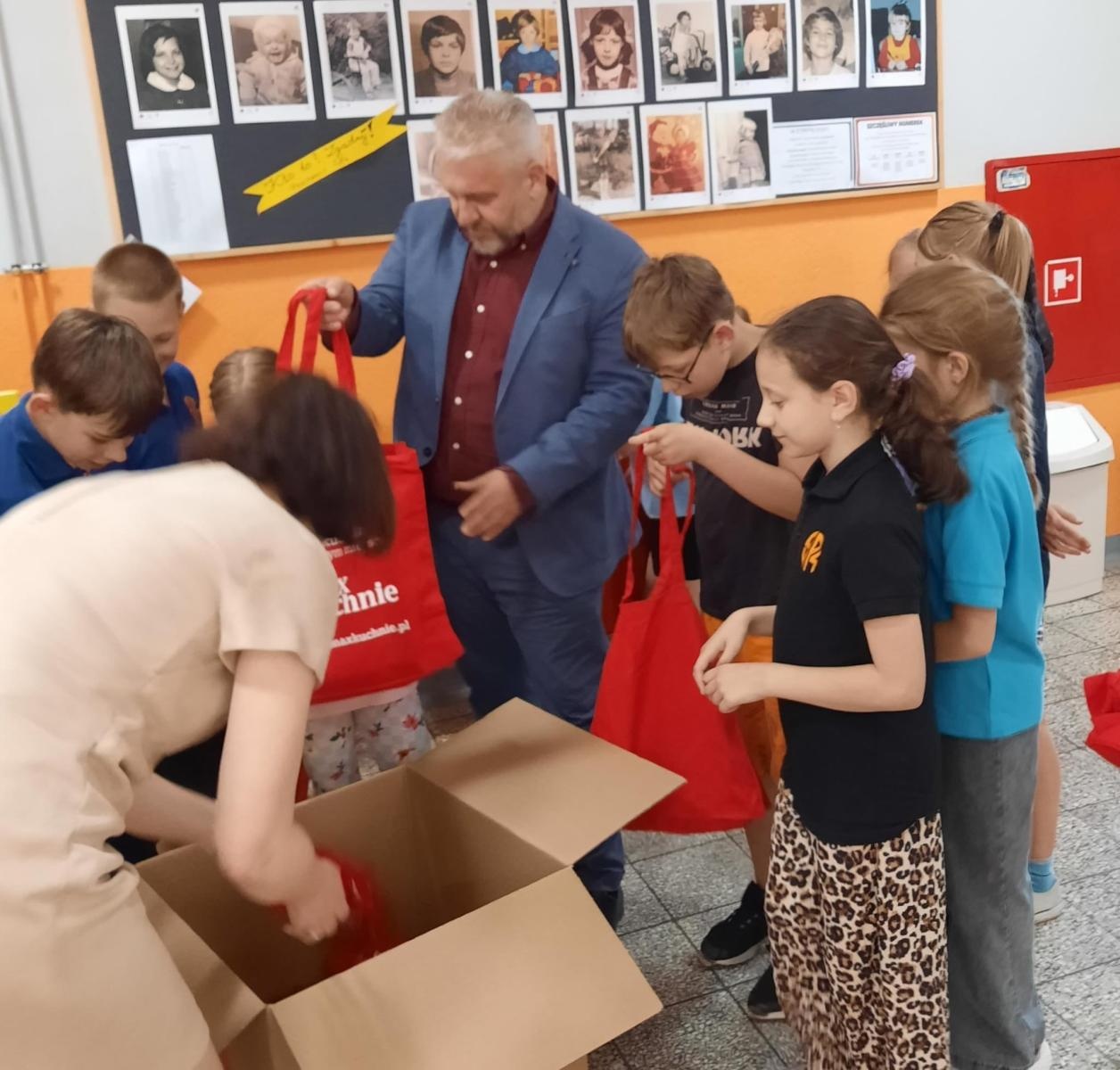 Zdjęcie w galerii na portalu naszwodzislaw.com: Asy z AI-Klasy. Uczniowie z Rydułtów na podium wiadomości z regionu