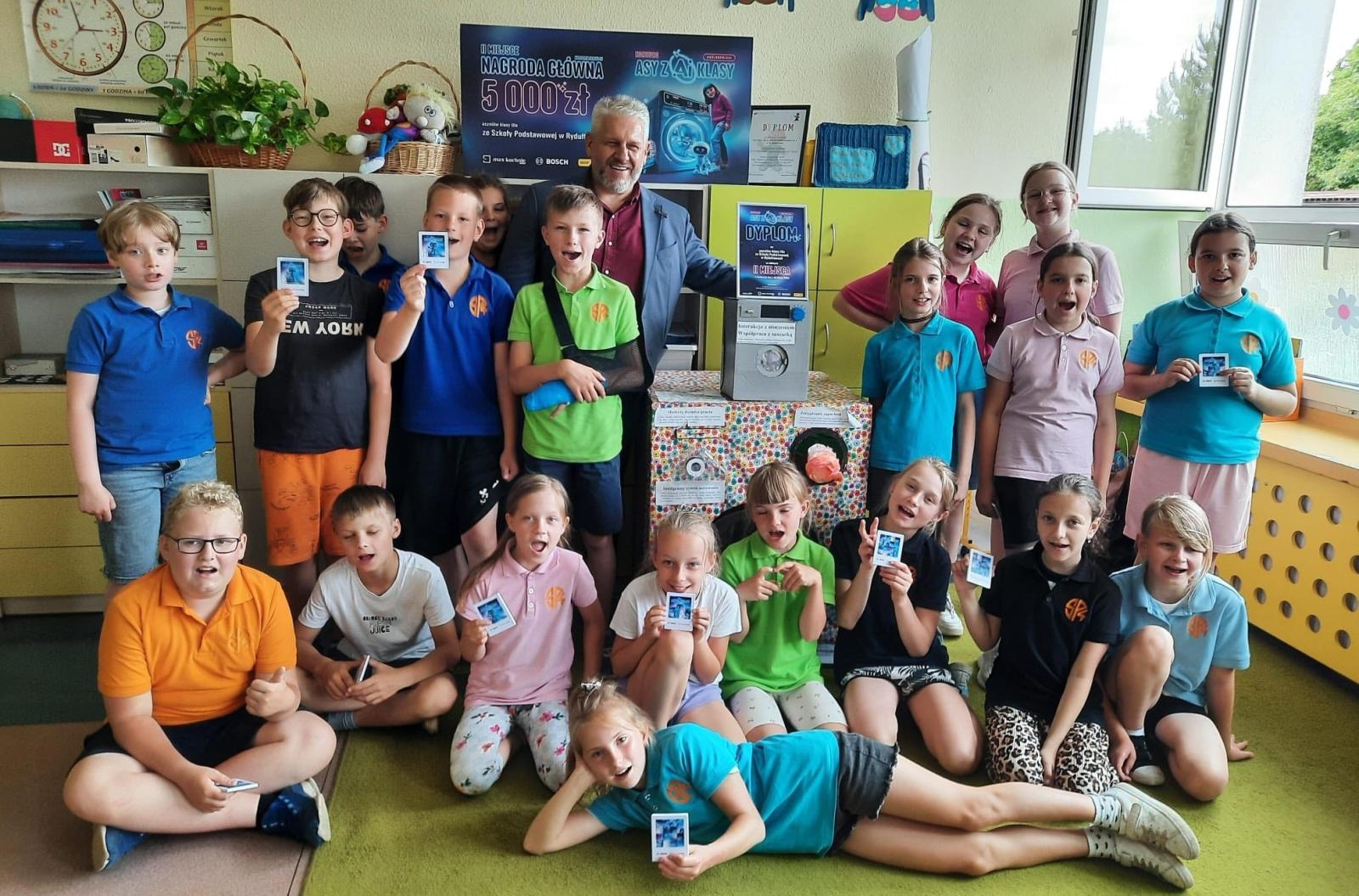 Zdjęcie w galerii na portalu naszwodzislaw.com: Asy z AI-Klasy. Uczniowie z Rydułtów na podium wiadomości z regionu