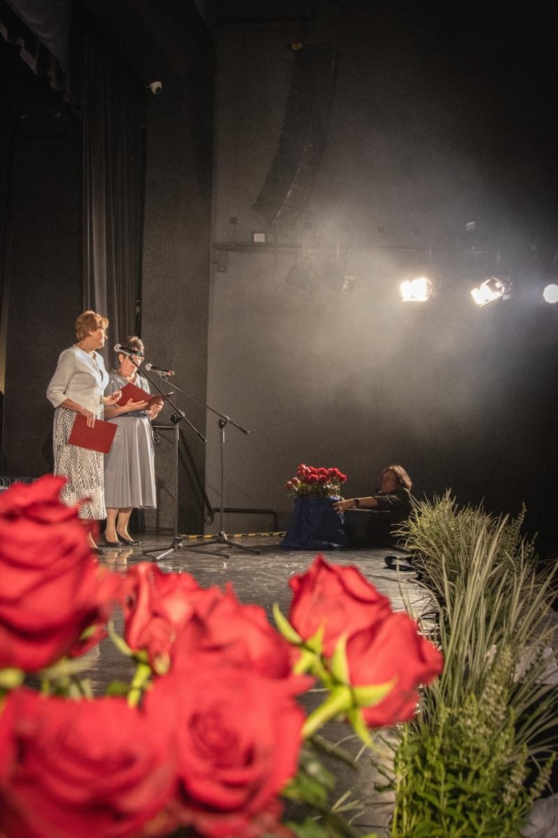 Zdjęcie w galerii na portalu naszwodzislaw.com: Uczniowie, pedagodzy i przyjaciele szkół nagrodzeni [FOTO] wiadomości z regionu