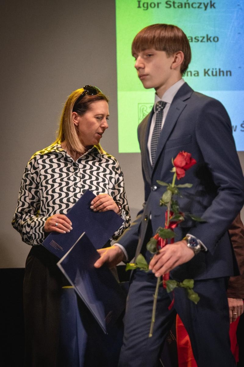 Zdjęcie w galerii na portalu naszwodzislaw.com: Uczniowie, pedagodzy i przyjaciele szkół nagrodzeni [FOTO] wiadomości z regionu