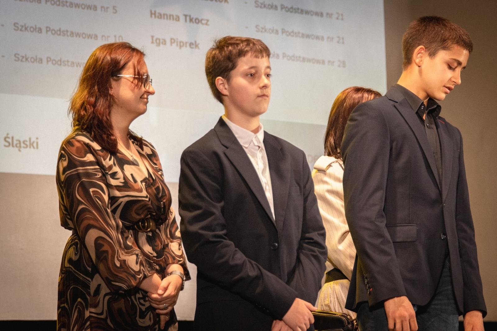 Zdjęcie w galerii na portalu naszwodzislaw.com: Uczniowie, pedagodzy i przyjaciele szkół nagrodzeni [FOTO] wiadomości z regionu
