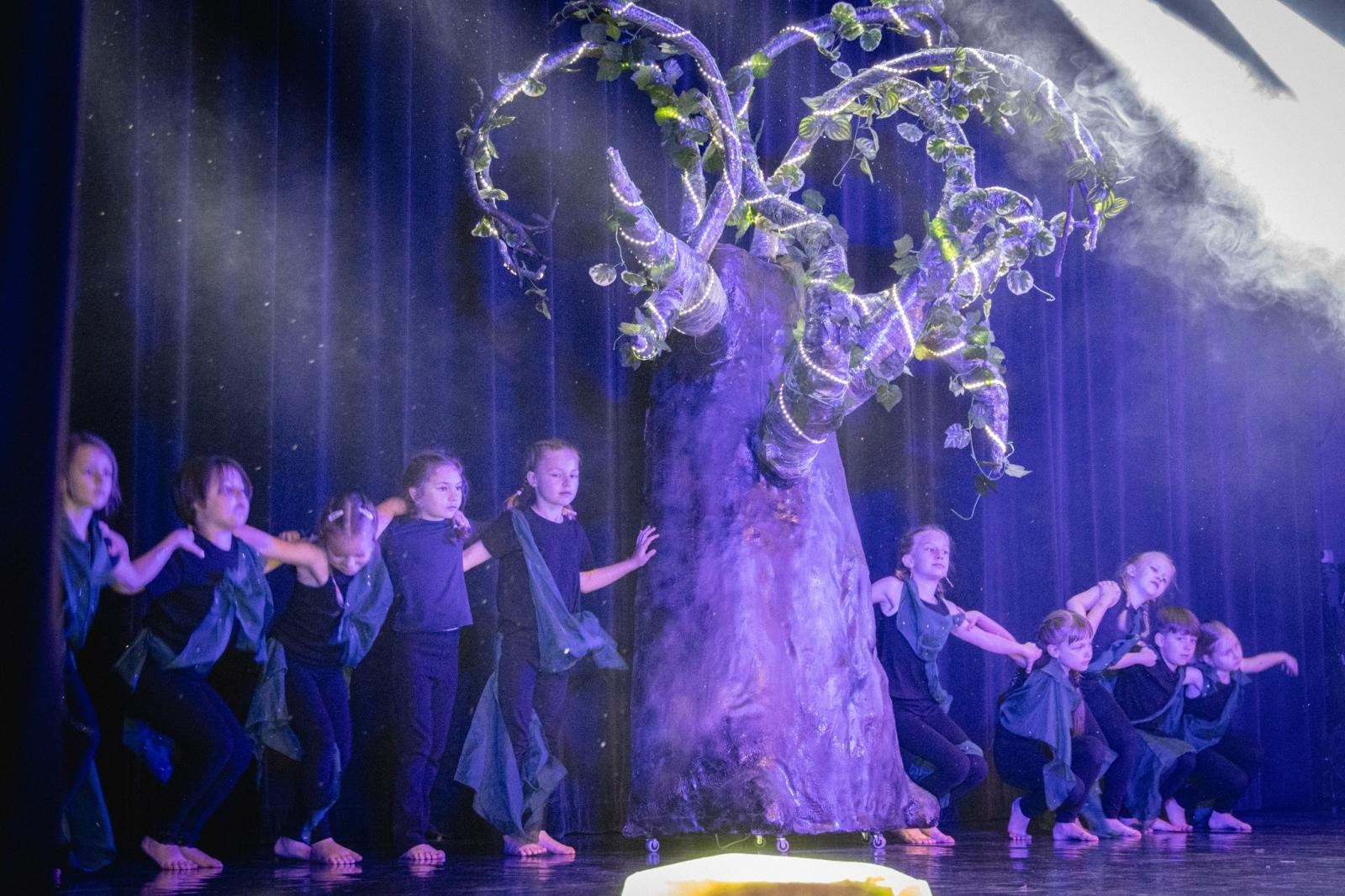 Zdjęcie w galerii na portalu naszwodzislaw.com: Uczniowie, pedagodzy i przyjaciele szkół nagrodzeni [FOTO] wiadomości z regionu