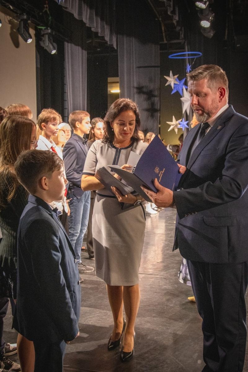 Zdjęcie w galerii na portalu naszwodzislaw.com: Uczniowie, pedagodzy i przyjaciele szkół nagrodzeni [FOTO] wiadomości z regionu