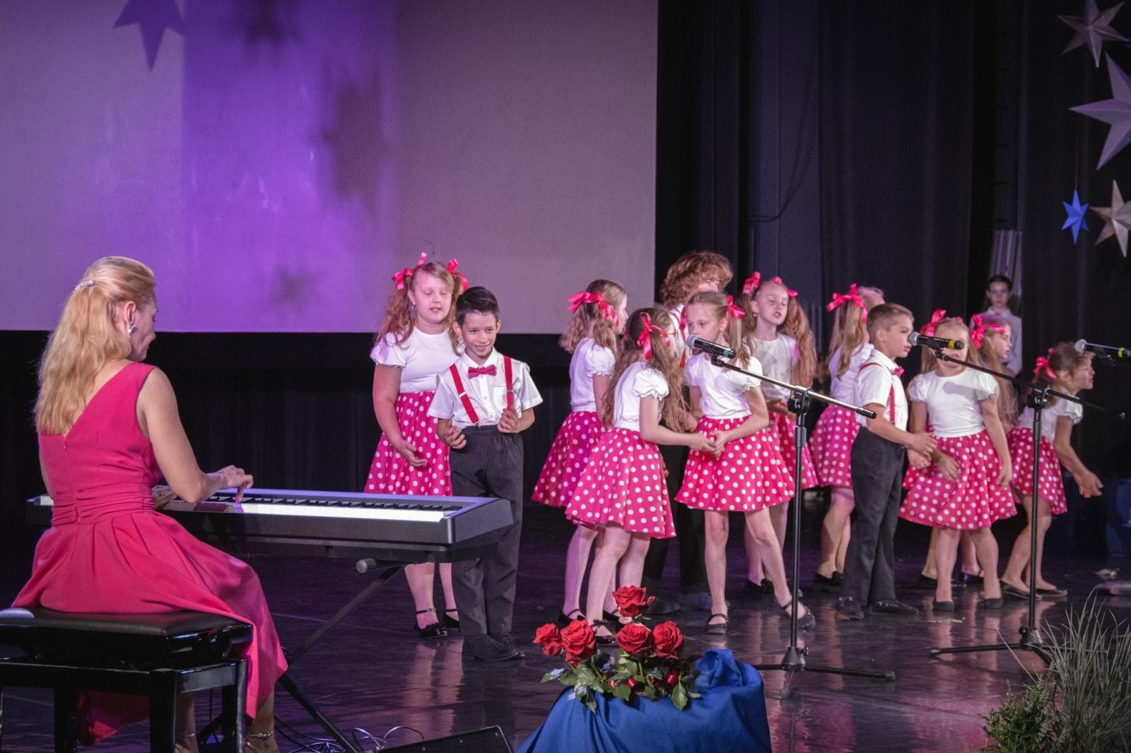 Zdjęcie w galerii na portalu naszwodzislaw.com: Uczniowie, pedagodzy i przyjaciele szkół nagrodzeni [FOTO] wiadomości z regionu