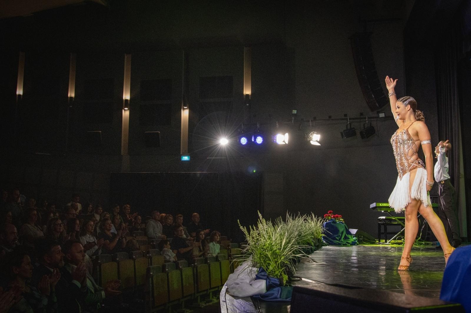 Zdjęcie w galerii na portalu naszwodzislaw.com: Uczniowie, pedagodzy i przyjaciele szkół nagrodzeni [FOTO] wiadomości z regionu