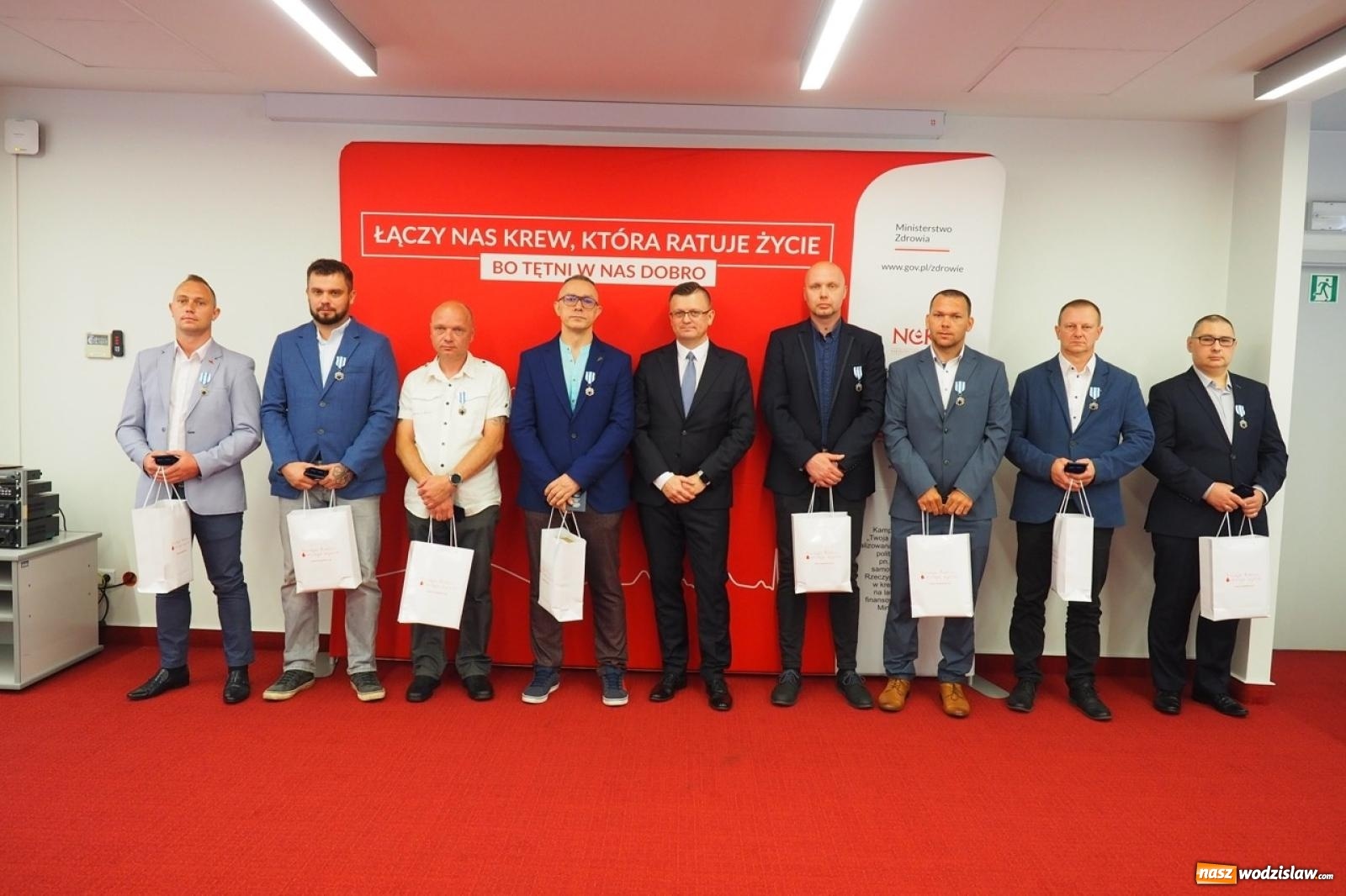 Zdjęcie w galerii na portalu naszwodzislaw.com: Kropla odwagi, litry nadziei. Krwiodawcy z regionu uhonorowani przez Ministra Zdrowia wiadomości z regionu