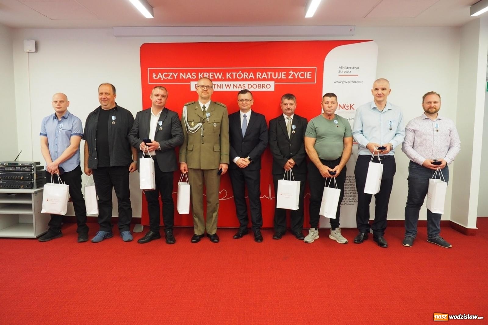 Zdjęcie w galerii na portalu naszwodzislaw.com: Kropla odwagi, litry nadziei. Krwiodawcy z regionu uhonorowani przez Ministra Zdrowia wiadomości z regionu