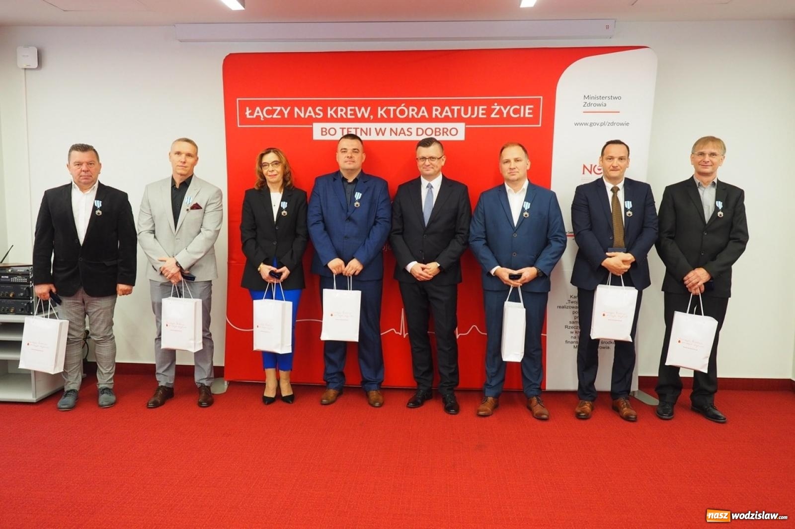 Zdjęcie w galerii na portalu naszwodzislaw.com: Kropla odwagi, litry nadziei. Krwiodawcy z regionu uhonorowani przez Ministra Zdrowia wiadomości z regionu