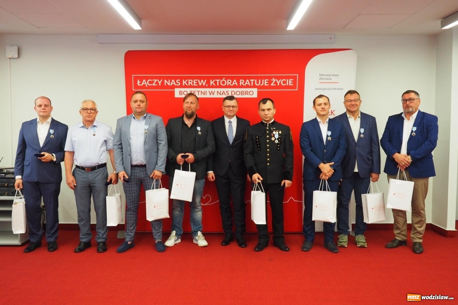Zdjęcie w galerii na portalu naszwodzislaw.com: Kropla odwagi, litry nadziei. Krwiodawcy z regionu uhonorowani przez Ministra Zdrowia wiadomości z regionu