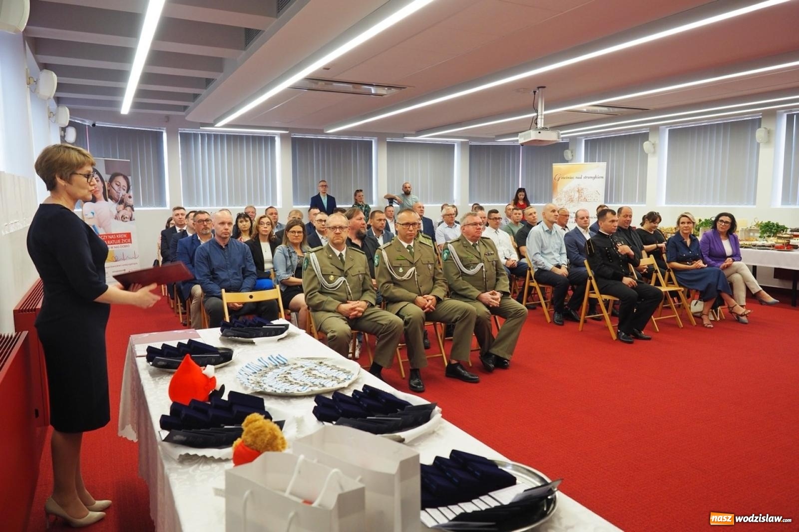 Zdjęcie w galerii na portalu naszwodzislaw.com: Kropla odwagi, litry nadziei. Krwiodawcy z regionu uhonorowani przez Ministra Zdrowia wiadomości z regionu