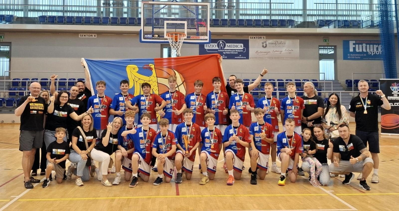 Zdjęcie w galerii na portalu naszwodzislaw.com: Śląska Gala Koszykówki Młodzieżowej. Zawodnicy MKS Wodzisław Śląski odebrali brązowe medale wiadomości z regionu