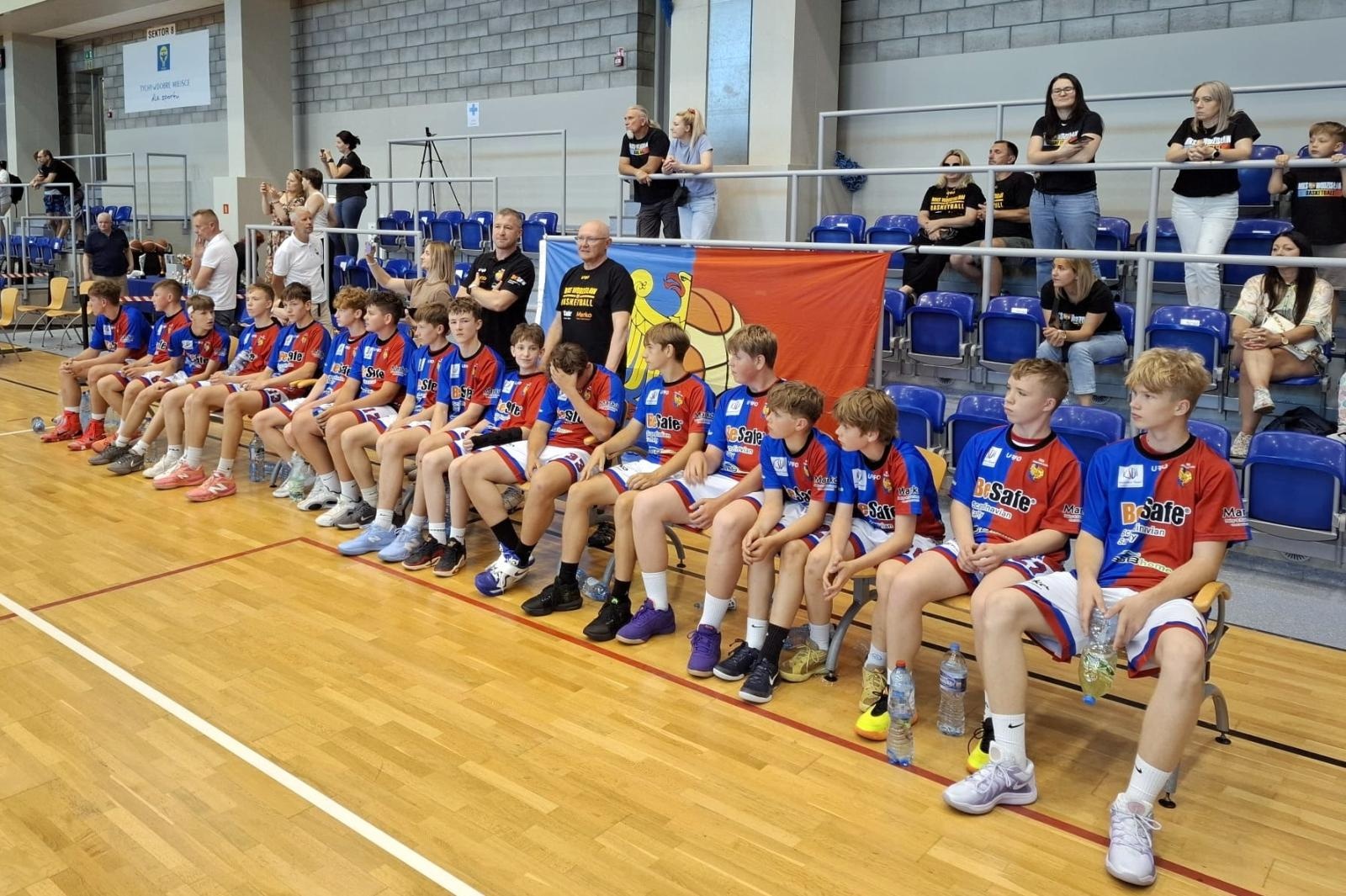 Zdjęcie w galerii na portalu naszwodzislaw.com: Śląska Gala Koszykówki Młodzieżowej. Zawodnicy MKS Wodzisław Śląski odebrali brązowe medale wiadomości z regionu