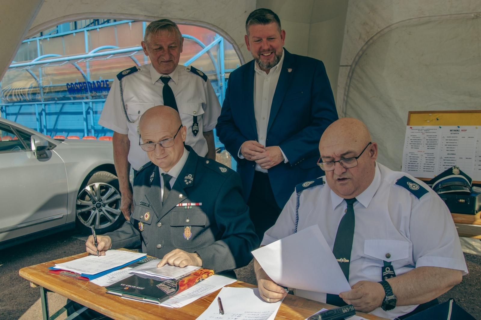 Zdjęcie w galerii na portalu naszwodzislaw.com: Miejsko-gminne zawody sportowo-pożarnicze za nami [FOTO] wiadomości z regionu