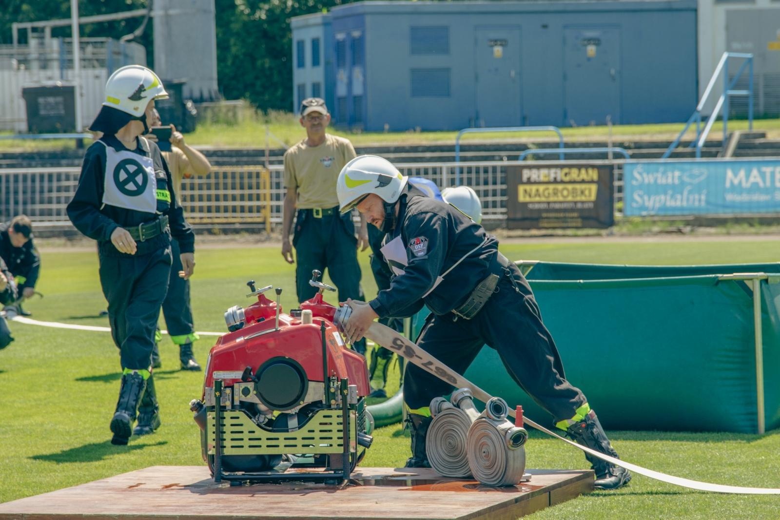 Zdjęcie w galerii na portalu naszwodzislaw.com: Miejsko-gminne zawody sportowo-pożarnicze za nami [FOTO] wiadomości z regionu