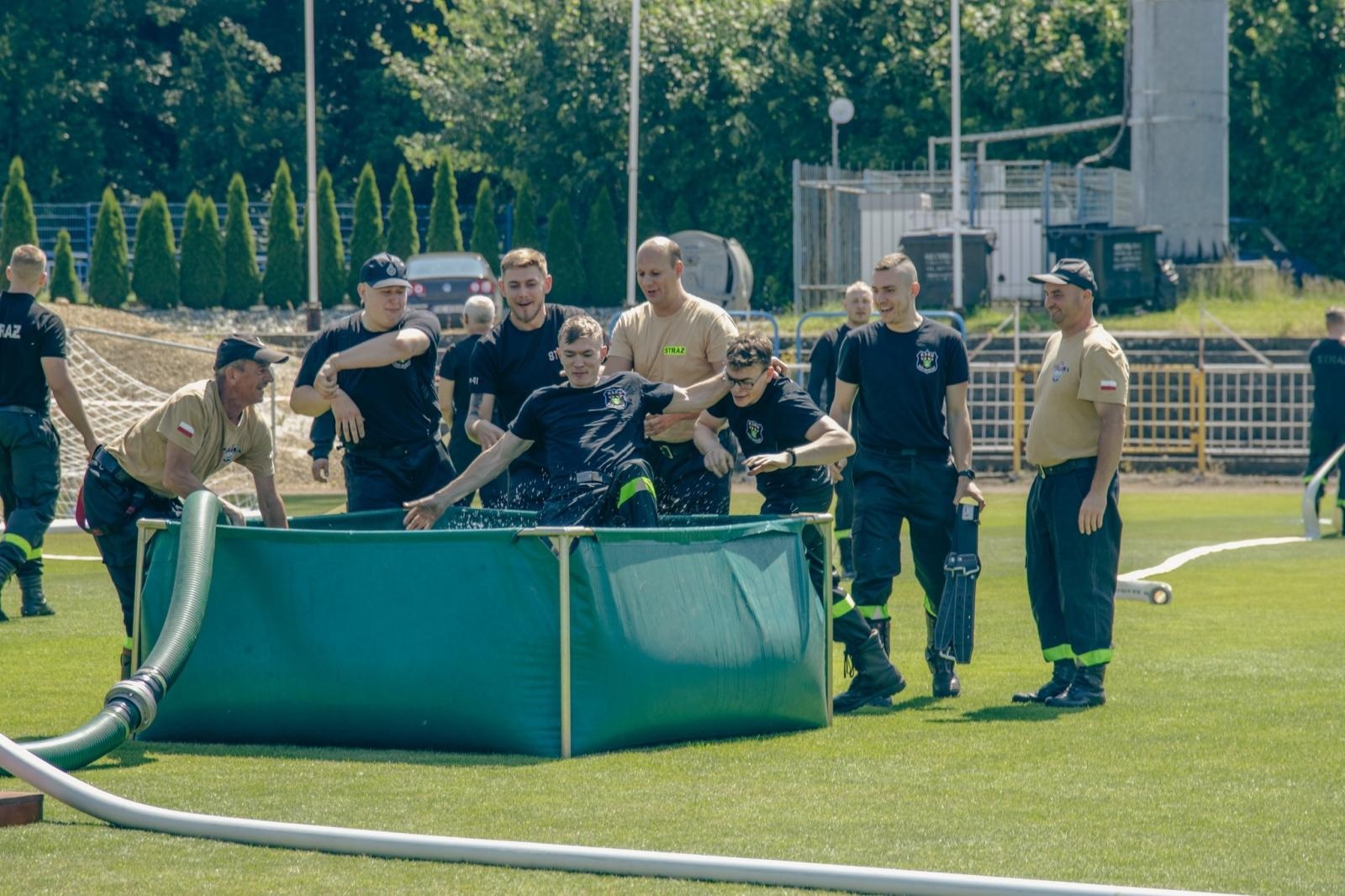 Zdjęcie w galerii na portalu naszwodzislaw.com: Miejsko-gminne zawody sportowo-pożarnicze za nami [FOTO] wiadomości z regionu