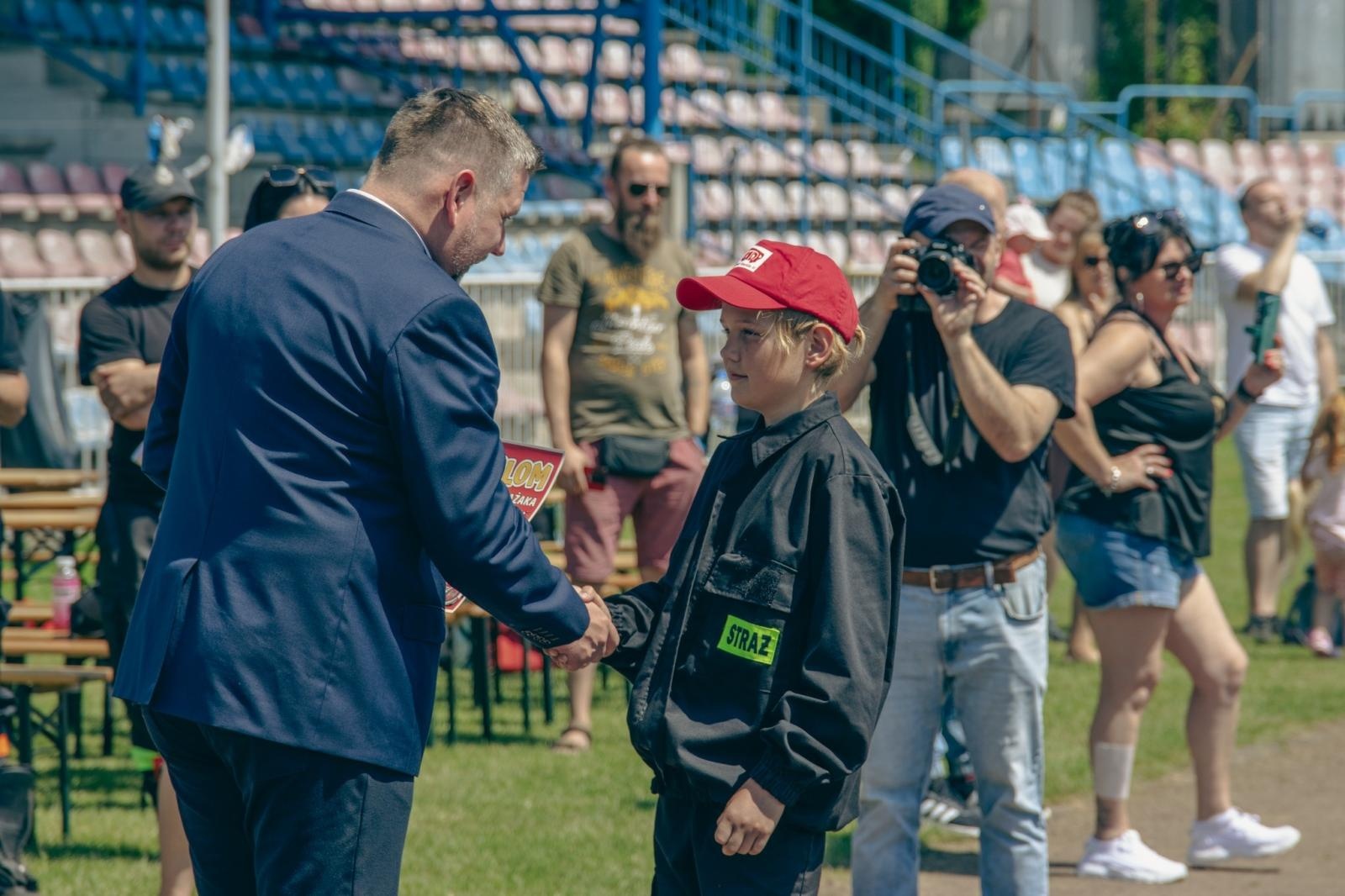 Zdjęcie w galerii na portalu naszwodzislaw.com: Miejsko-gminne zawody sportowo-pożarnicze za nami [FOTO] wiadomości z regionu