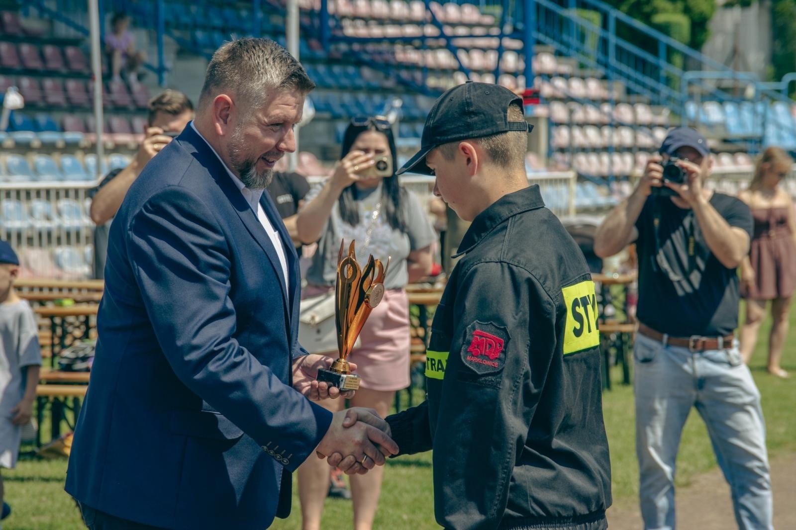 Zdjęcie w galerii na portalu naszwodzislaw.com: Miejsko-gminne zawody sportowo-pożarnicze za nami [FOTO] wiadomości z regionu