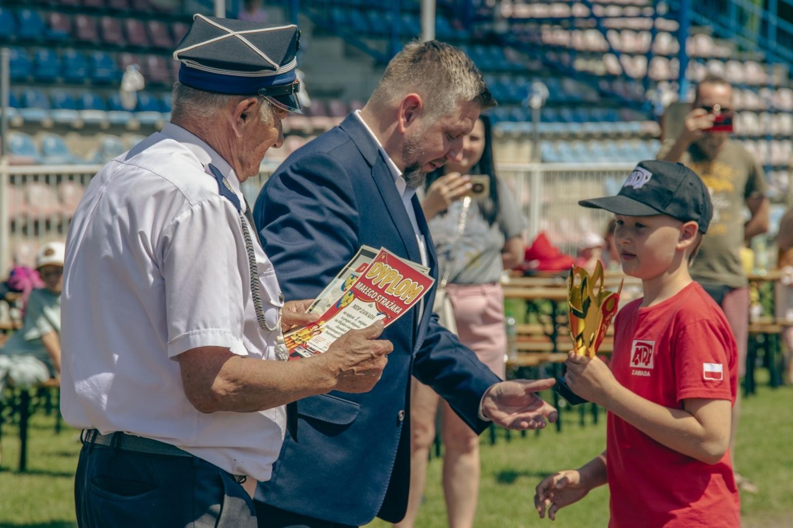 Zdjęcie w galerii na portalu naszwodzislaw.com: Miejsko-gminne zawody sportowo-pożarnicze za nami [FOTO] wiadomości z regionu