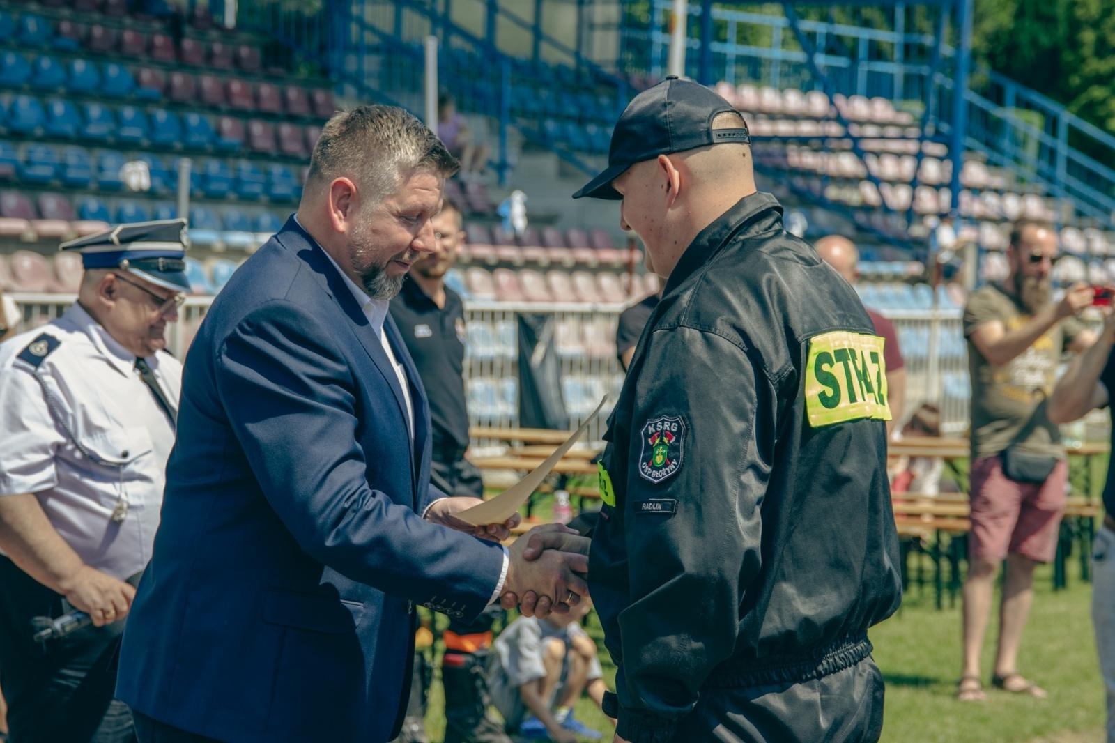 Zdjęcie w galerii na portalu naszwodzislaw.com: Miejsko-gminne zawody sportowo-pożarnicze za nami [FOTO] wiadomości z regionu