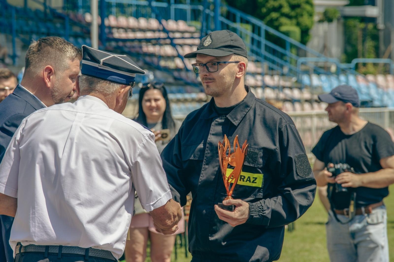 Zdjęcie w galerii na portalu naszwodzislaw.com: Miejsko-gminne zawody sportowo-pożarnicze za nami [FOTO] wiadomości z regionu