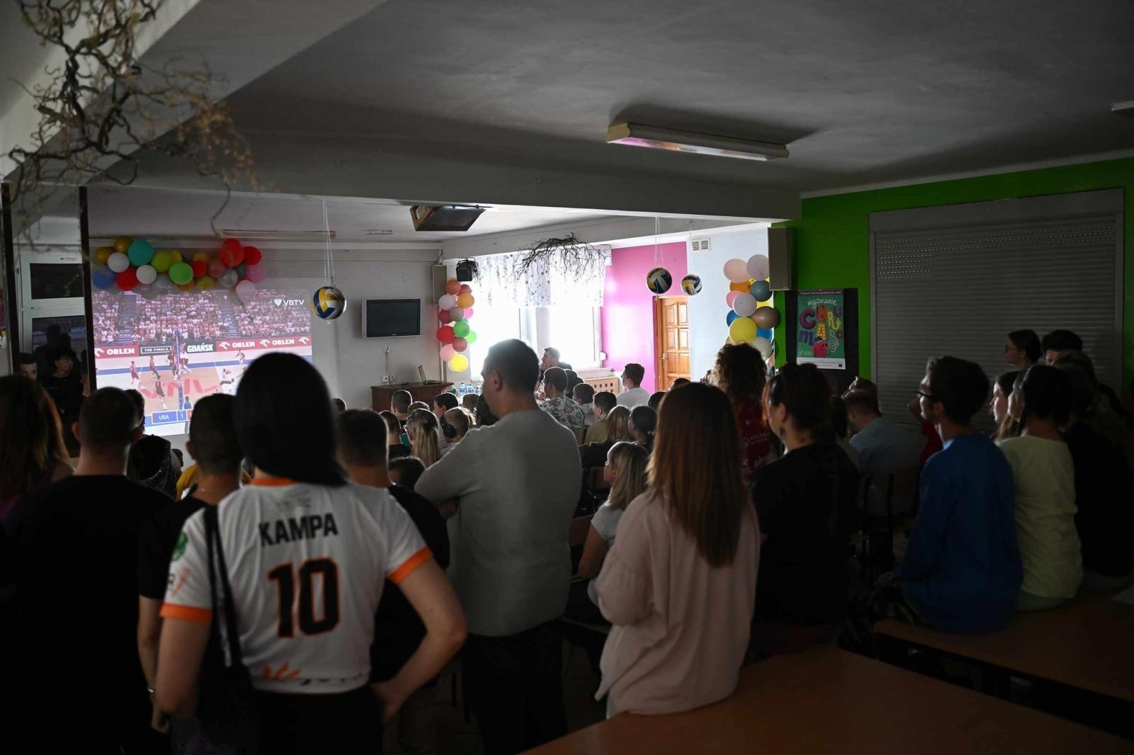 Zdjęcie w galerii na portalu naszwodzislaw.com: Siatkarski wicemistrz olimpijski z wizytą w ZPSWR w Wodzisławiu Ślaskim [FOTO] wiadomości z regionu