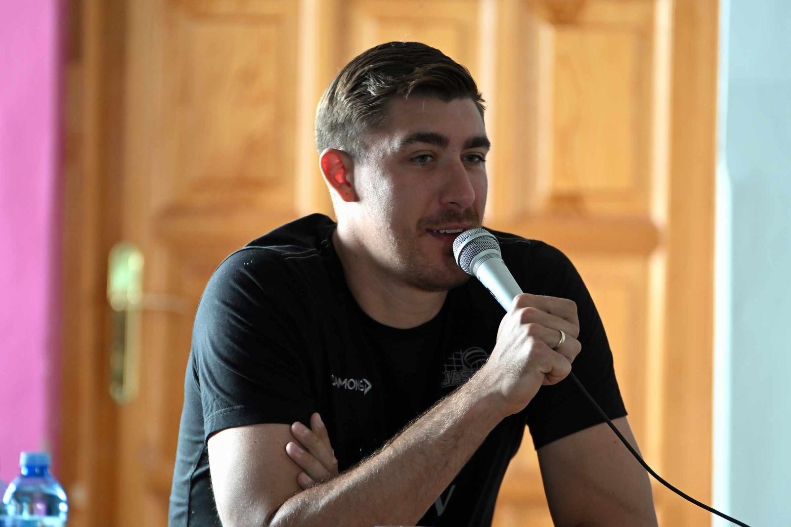 Zdjęcie w galerii na portalu naszwodzislaw.com: Siatkarski wicemistrz olimpijski z wizytą w ZPSWR w Wodzisławiu Ślaskim [FOTO] wiadomości z regionu