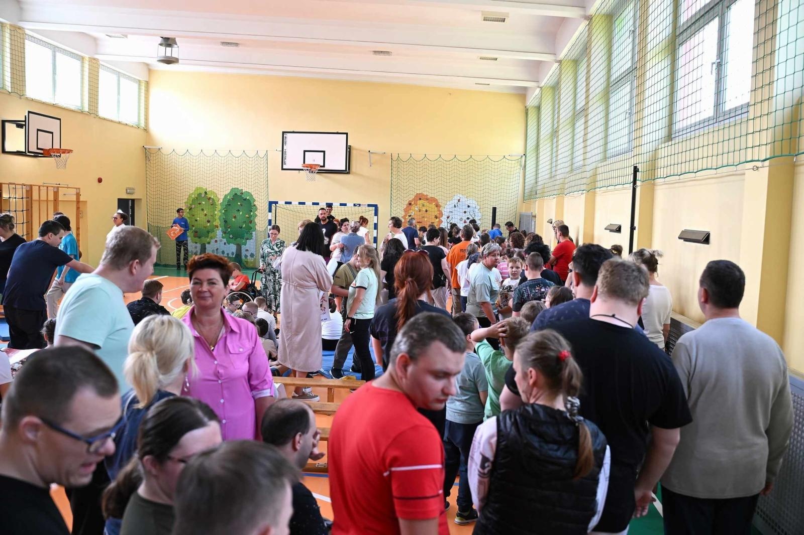 Zdjęcie w galerii na portalu naszwodzislaw.com: Siatkarski wicemistrz olimpijski z wizytą w ZPSWR w Wodzisławiu Ślaskim [FOTO] wiadomości z regionu