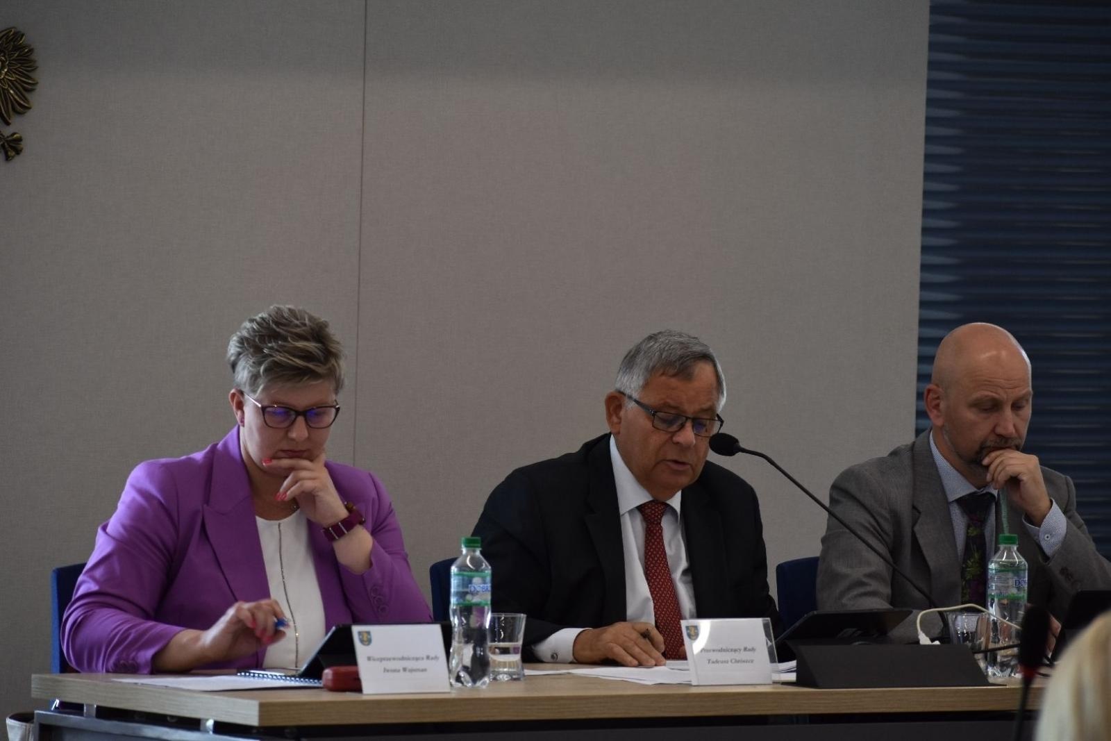 Zdjęcie w galerii na portalu naszwodzislaw.com: Zarząd Powiatu z absolutorium i wotum zaufania wiadomości z regionu