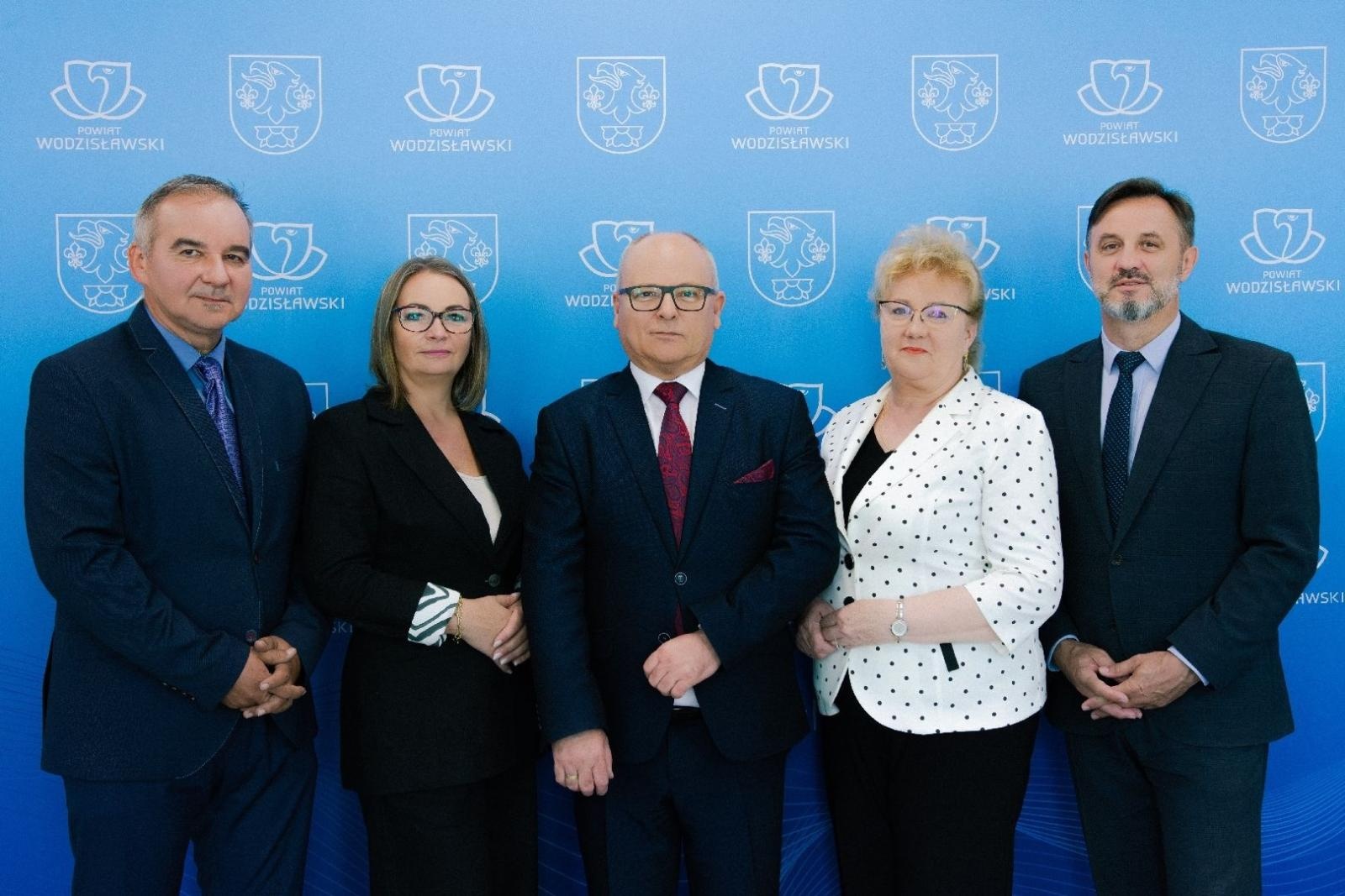 Zdjęcie w galerii na portalu naszwodzislaw.com: Zarząd Powiatu z absolutorium i wotum zaufania wiadomości z regionu