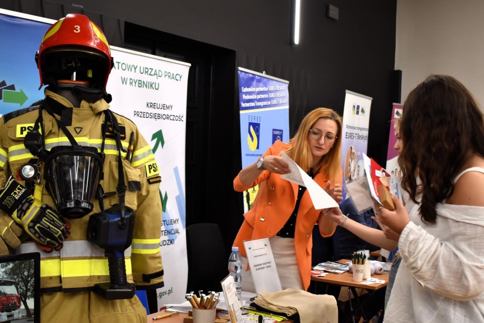 Zdjęcie w galerii na portalu naszwodzislaw.com: IX Wakacyjny Kiermasz Pracy w Wodzisławiu Śląskim – wsparcie dla młodych wiadomości z regionu