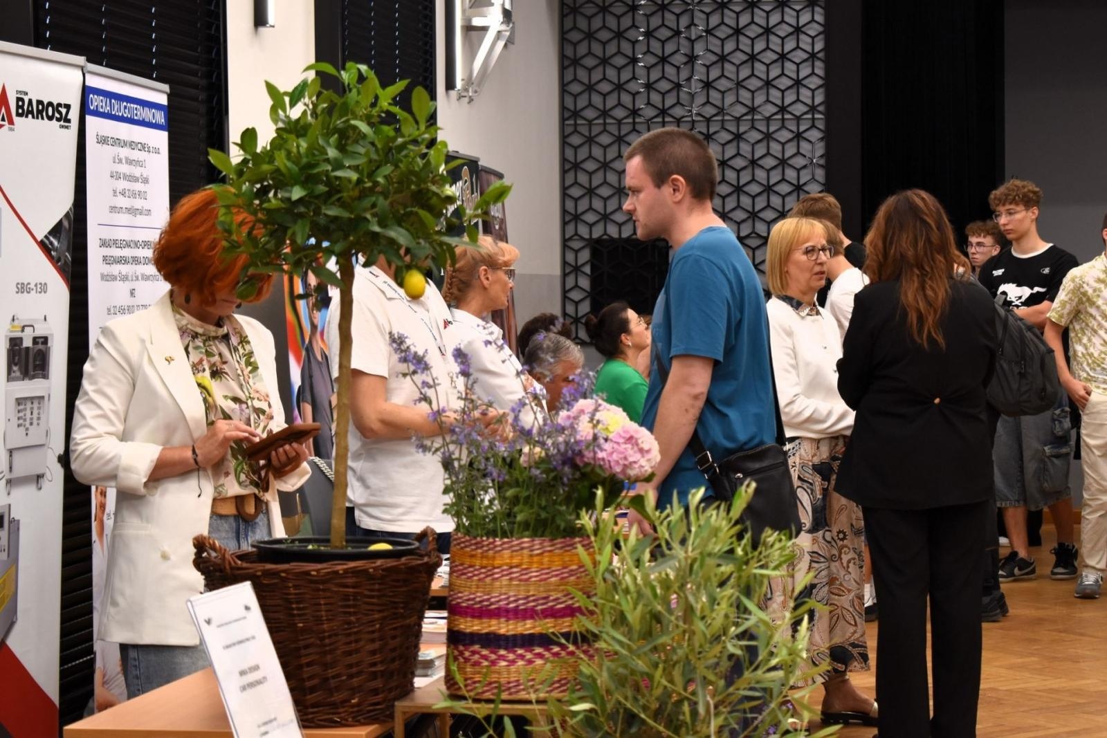 Zdjęcie w galerii na portalu naszwodzislaw.com: IX Wakacyjny Kiermasz Pracy w Wodzisławiu Śląskim – wsparcie dla młodych wiadomości z regionu