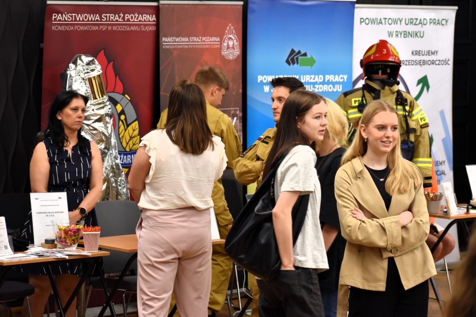 Zdjęcie w galerii na portalu naszwodzislaw.com: IX Wakacyjny Kiermasz Pracy w Wodzisławiu Śląskim – wsparcie dla młodych wiadomości z regionu