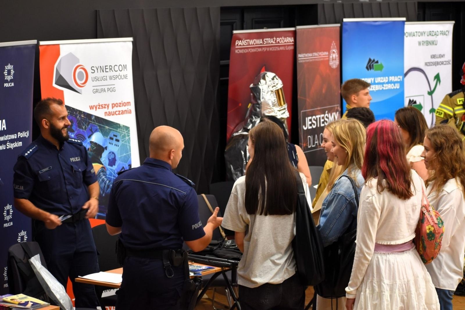 Zdjęcie w galerii na portalu naszwodzislaw.com: IX Wakacyjny Kiermasz Pracy w Wodzisławiu Śląskim – wsparcie dla młodych wiadomości z regionu