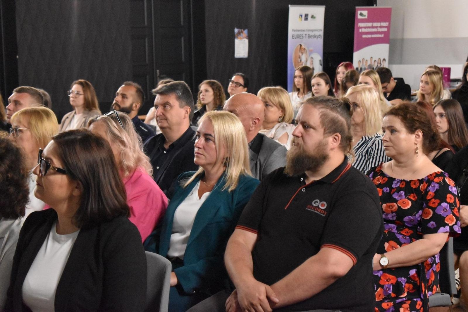 Zdjęcie w galerii na portalu naszwodzislaw.com: Trzecia edycja Zawodowych Debiutów podsumowana wiadomości z regionu