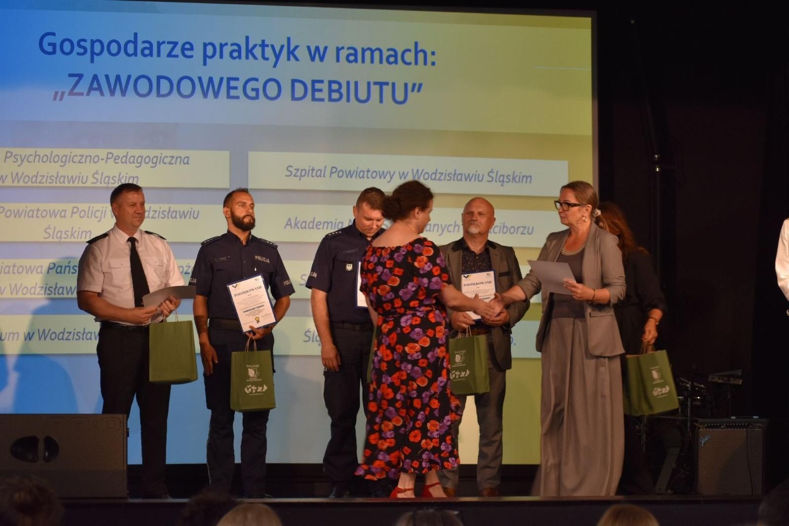 Zdjęcie w galerii na portalu naszwodzislaw.com: Trzecia edycja Zawodowych Debiutów podsumowana wiadomości z regionu