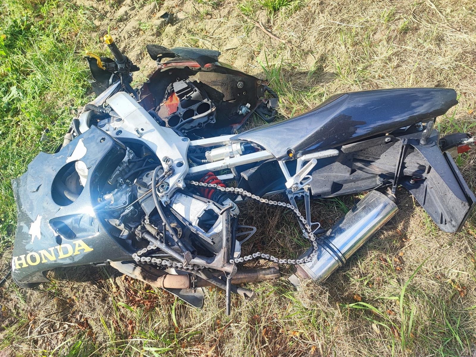 Zdjęcie w galerii na portalu naszwodzislaw.com: Poważny wypadek w Rogowie. Motocyklista trafił do szpitala wiadomości z regionu