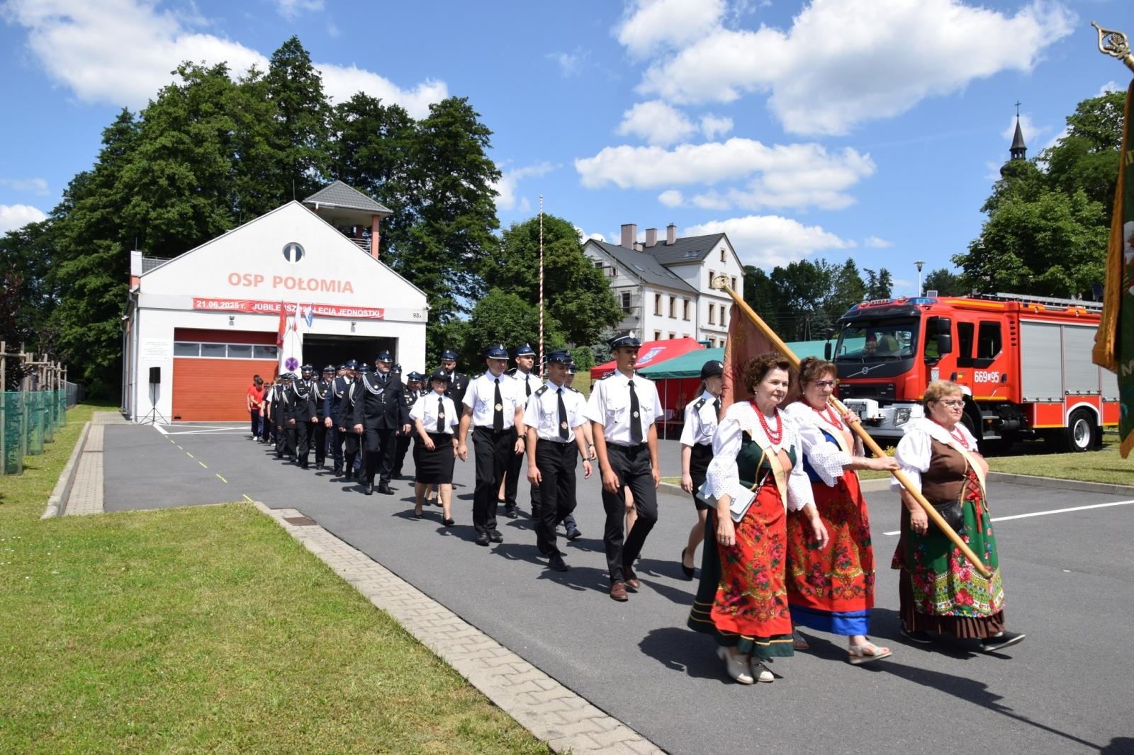 Zdjęcie w galerii na portalu naszwodzislaw.com: 120-lecie OSP w Połomi połączone z obchodami Dnia Strażaka [FOTO] wiadomości z regionu