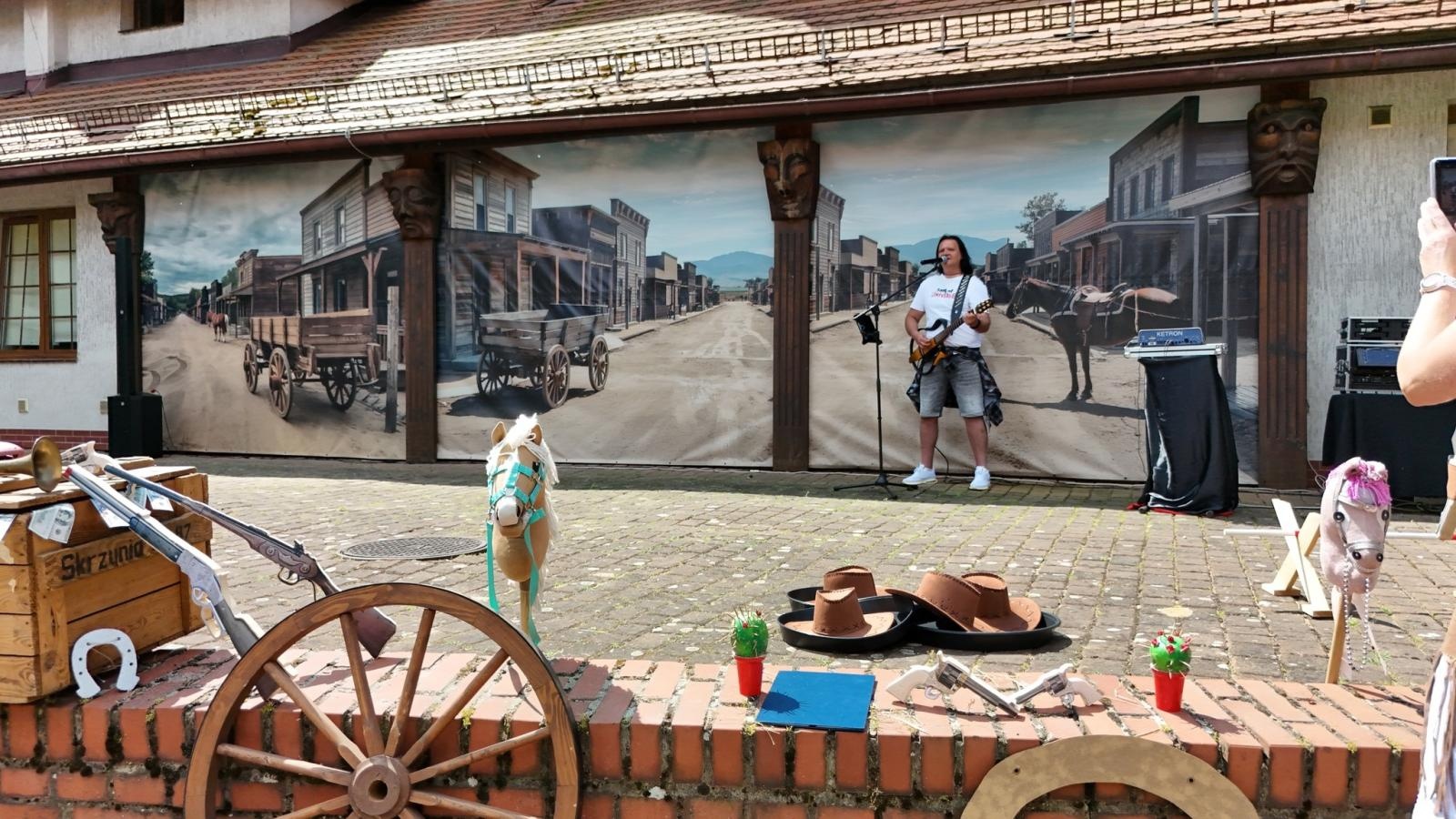 Zdjęcie w galerii na portalu naszwodzislaw.com: W gorzyckim DPS jak na Dzikim Zachodzie [FOTO] wiadomości z regionu