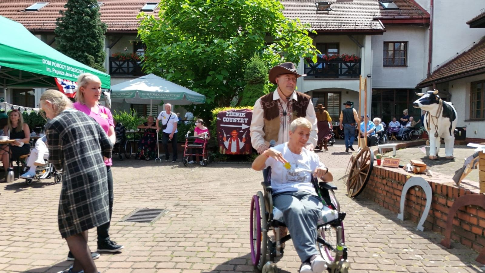 Zdjęcie w galerii na portalu naszwodzislaw.com: W gorzyckim DPS jak na Dzikim Zachodzie [FOTO] wiadomości z regionu