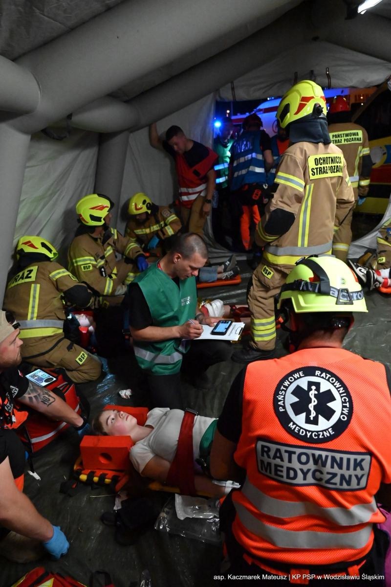 Zdjęcie w galerii na portalu naszwodzislaw.com: Katastrofa na torach. Chwile grozy w Olzie [FOTO] wiadomości z regionu