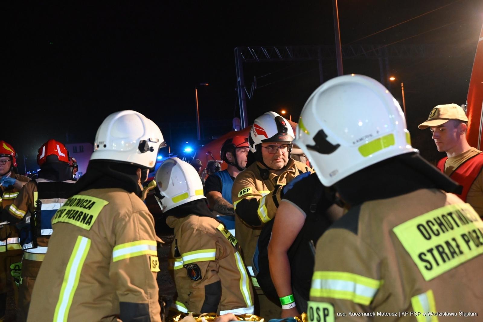 Zdjęcie w galerii na portalu naszwodzislaw.com: Katastrofa na torach. Chwile grozy w Olzie [FOTO] wiadomości z regionu