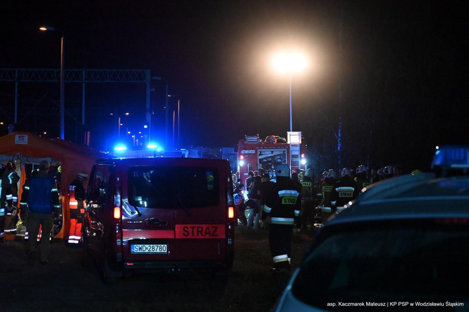 Zdjęcie w galerii na portalu naszwodzislaw.com: Katastrofa na torach. Chwile grozy w Olzie [FOTO] wiadomości z regionu