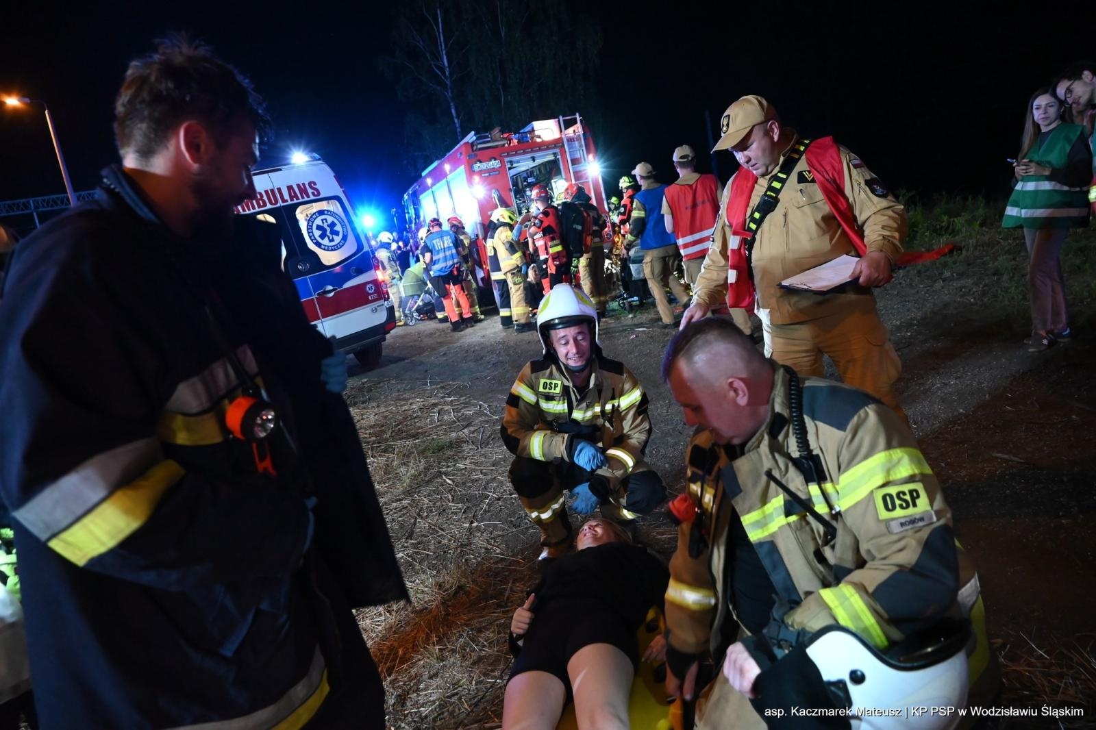 Zdjęcie w galerii na portalu naszwodzislaw.com: Katastrofa na torach. Chwile grozy w Olzie [FOTO] wiadomości z regionu