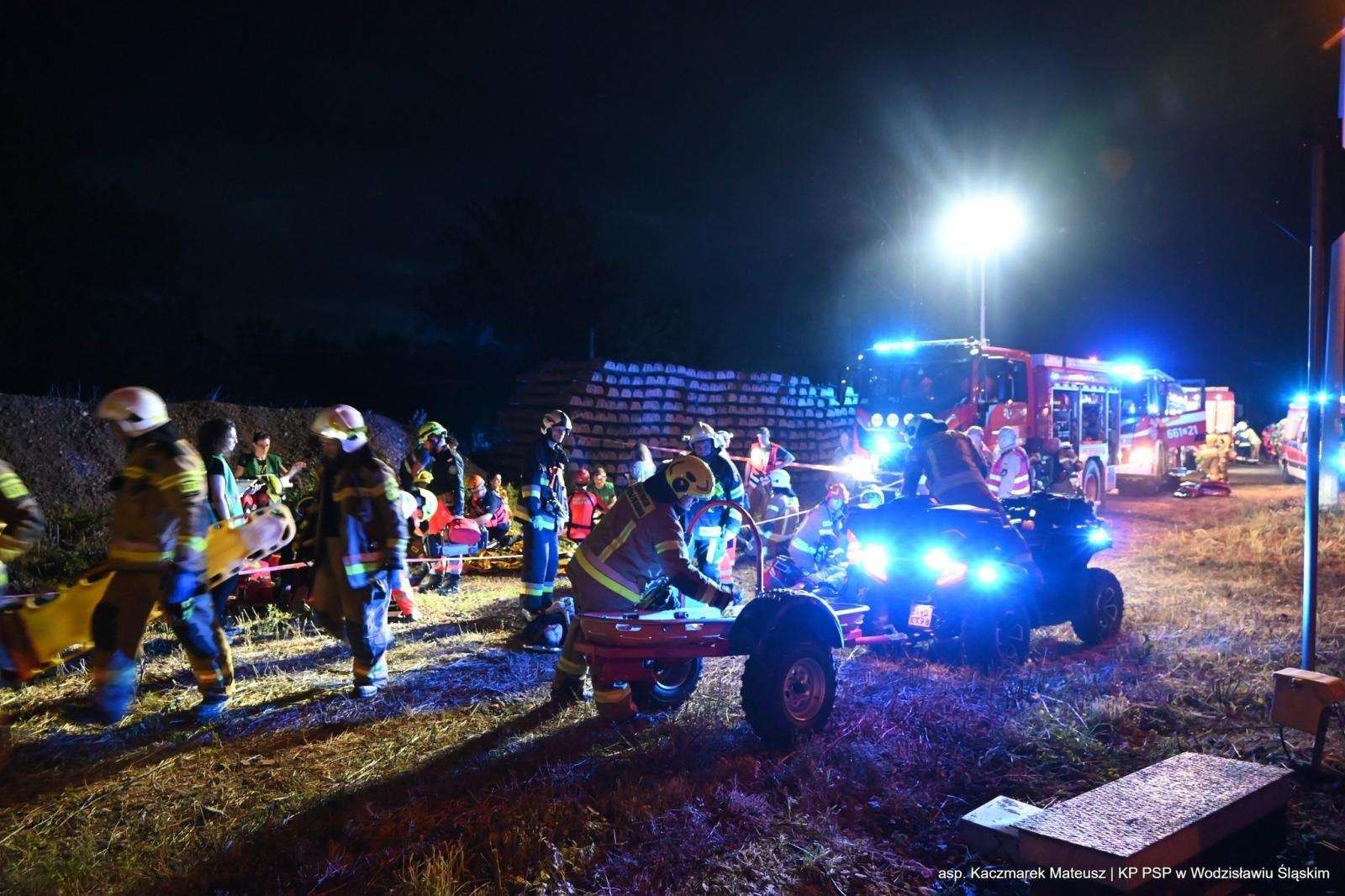 Zdjęcie w galerii na portalu naszwodzislaw.com: Katastrofa na torach. Chwile grozy w Olzie [FOTO] wiadomości z regionu