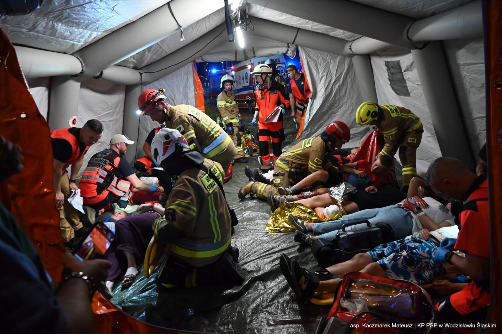 Zdjęcie w galerii na portalu naszwodzislaw.com: Katastrofa na torach. Chwile grozy w Olzie [FOTO] wiadomości z regionu